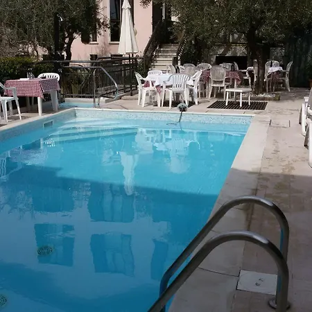 Santa Maria Hotel 2*